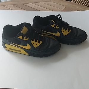 NIKE AIR MAX Size 9 Unisex..